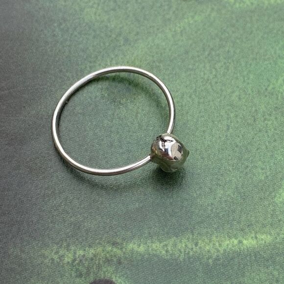 Sterling Silver Skull With Hollow Eyes Ring Sizes 5,6,8,9 - Picture 4 of 4